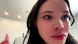 Sexy Slut Gives A Big Cock A Blowjob In The Car