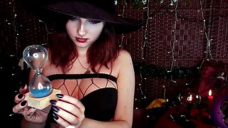 Amateur webcam babe showing her sexual goods