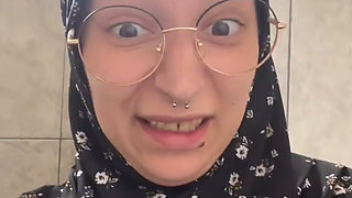 Pee in Outyroor Toilet in Hijab