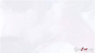 Hot Mature Stepmom Seduced A Well Built Guy In Her Bedroom