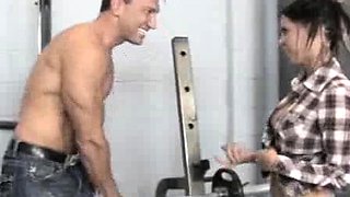 Bimbo Brandi Aniston loves to let guys splatter her face