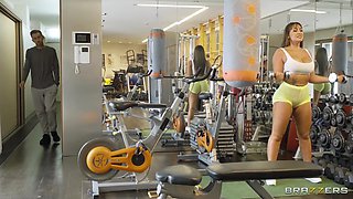 Lifting A Lucky Hubby: Danny D fucks Muscled Brunette MILF La Paisita Oficial in Gym