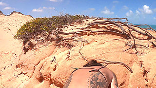 Risky Beach Fuck Behind the Rocks