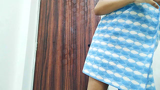 Bubble Booty Girl in A Toilet Masturbating with Cucumber