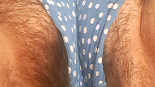 Mom in Bed, Touching Her Hot Pussy to Masturbate Before Bed