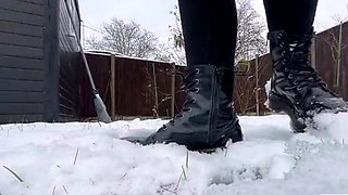 SashaCurves - Gentle Giantess Rescue Turns Cold