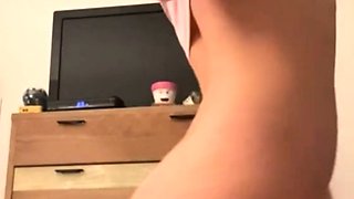 Hot amateur webcam teen masturbates for their fans