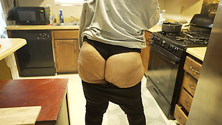 1 Big Booty Anal Queen Clean Ktichen
