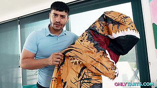 Dickosaur’s Time to Meet and Breed Stepsister's Pussy