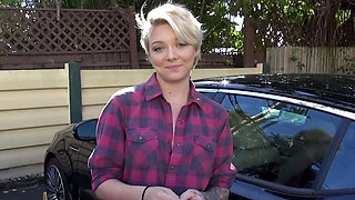 Short-haired minx Aurora Winters gets banged outdoors
