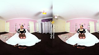 Big boobed Memphis Monroe masturbates in stocking