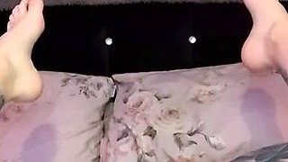 Hot amateur webcam teen masturbates for their fans