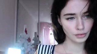 Cute amateur webcam teen girl toying pussy on webcam