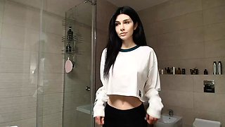 Webcam brunette solo masturbation