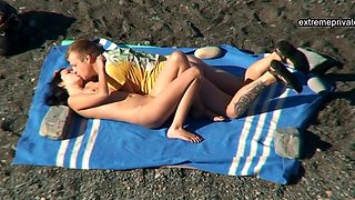 stepsister enjoys sex on the beach (voyeur)
