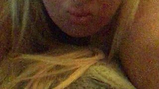 amateur blonde solo webcam