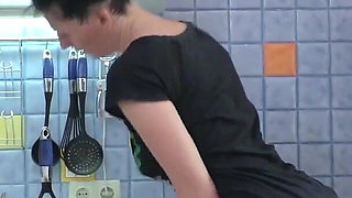 Hot housewife knows how to enjoy kitchen utensils