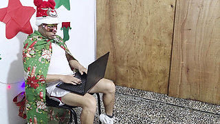 Delivery Motivation: Sexy Employee Fucks Her Boss to Get the Job Done