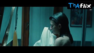 Carlotta Antonelli Ass, Globes Sequence in Takeaway