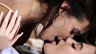 Blake Blossom, Armani Black - Pussy Licking Roomies