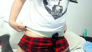 Amateur Webcam Teen Flashes Masturbates