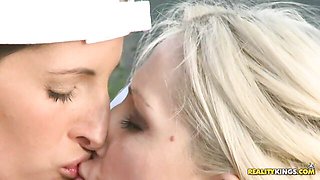 Good pussy-licking session with hot Sammie Rhodes and Kortney Kane