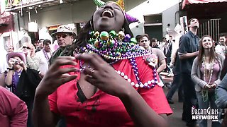 Flirtatious courtesan - beads clip - DreamGirls Members