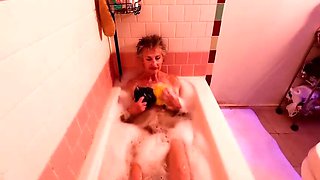 Amateur MILF Gives Sloppy Blowjob in Bath - Hairy Pussy & Older Guy