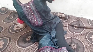 Cute step daughter ko uske step father ne jabar dasti pela