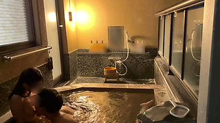 First hot spring trip. SEX in a stylish open-air bath at night. The daily lives of Japanese couples. Japanese amateur hentai