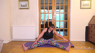 Auntjudys - Workout Time with Chubby MILF Ruby Cattrall