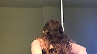 Masturbating amateur cums after solo fun