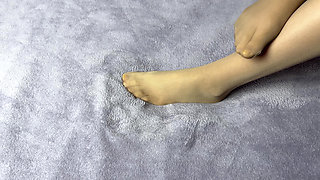 Secretary in nylon pantyhose loves her long legs