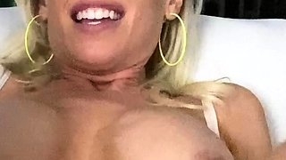 Masturbation close up Tamara big clit