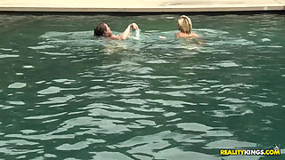 We Live Together - Emma and Jessie Loves to Get Wet by the Pool