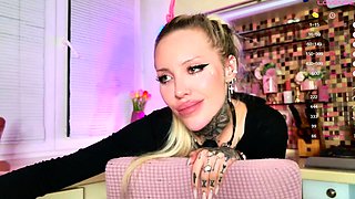 amateur raintree03 flashing ass on live webcam