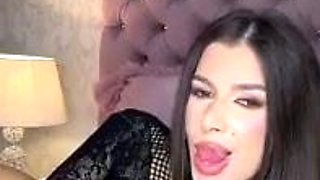 Brunette seductress working her big boobs and hot ass