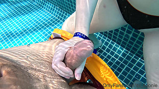 Risky Fucking in Public Pool