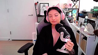 Solo mature masturbating on webcam