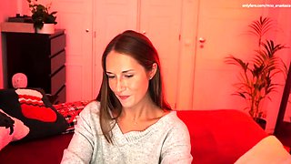 Cute amateur brunette naughty in solo jerking show on camera