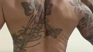 Get a fitness mommy who loves to get naked and fuck