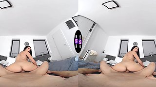 Brunette babe Alyssa flashes her naturals in POV passion