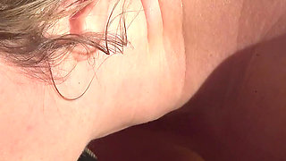 Watching dude fucks blonde MILF on the beach