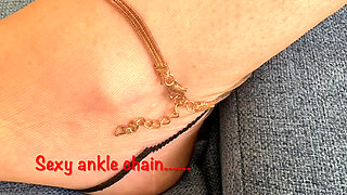 Mrs Mature Feet getting ready for a visitor 400