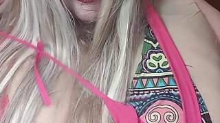 See Susi in cocktaildress