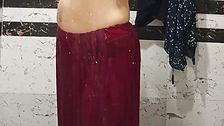 Priya Bhabi Big Ass Bath Show