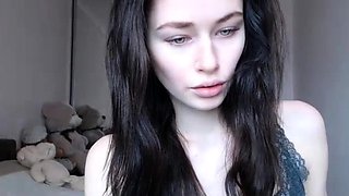 Hot amateur webcam teen masturbates for their fans