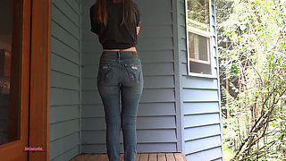 Pissing in Jeans