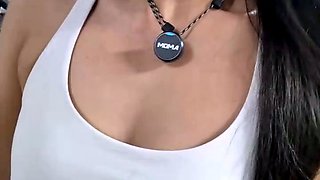 Sexy Asian Babe Teases in Tight Gym Leggings at the Gym