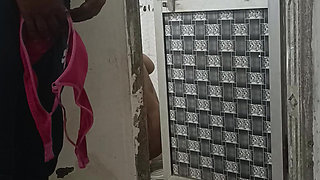 Desi India hot bhabhi washroom mein to chhod do